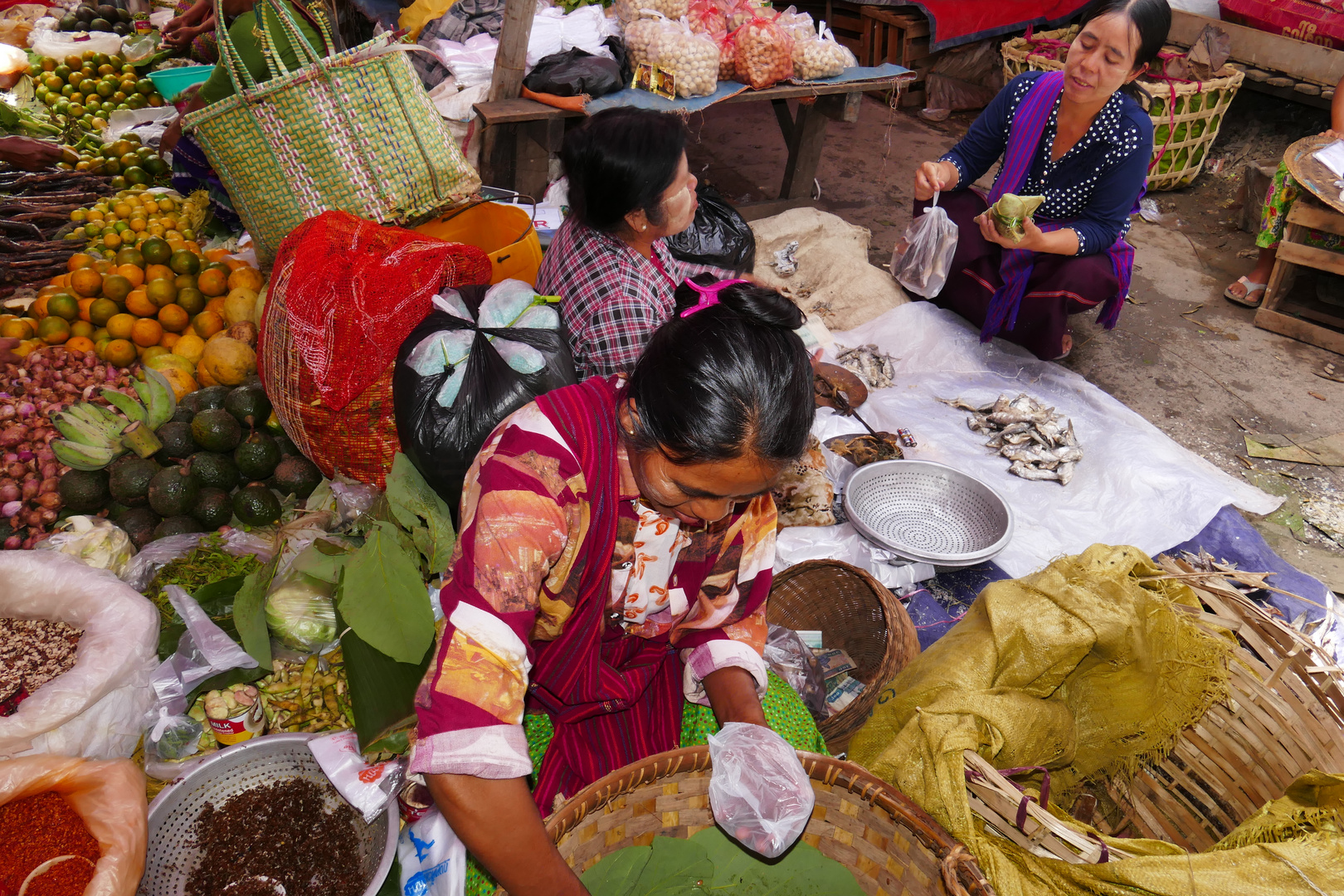...Marktgeschehen in Nyaung Shwe...