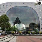 Markthalle Rotterdam mit gespiegeltem Durchblick