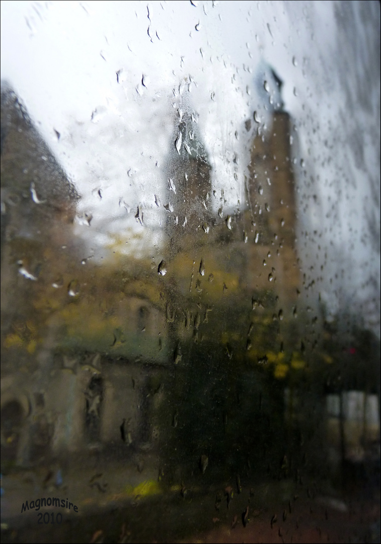 Marktkirche im Regenfenster