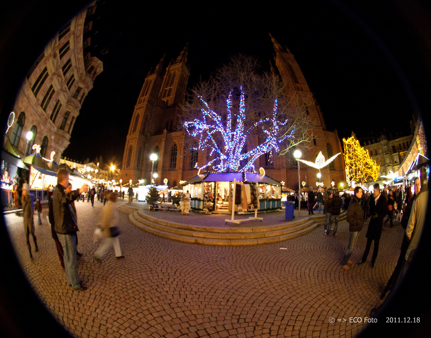 Marktkirche und Sternschnuppen - Weihnachtsmarkt in Wiesbaden