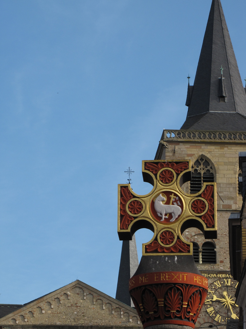 Marktkreuz und Dom in Trier