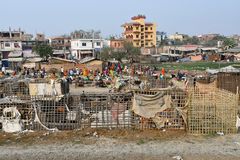Marktleben am Bahnhof von Janakpur im Terai