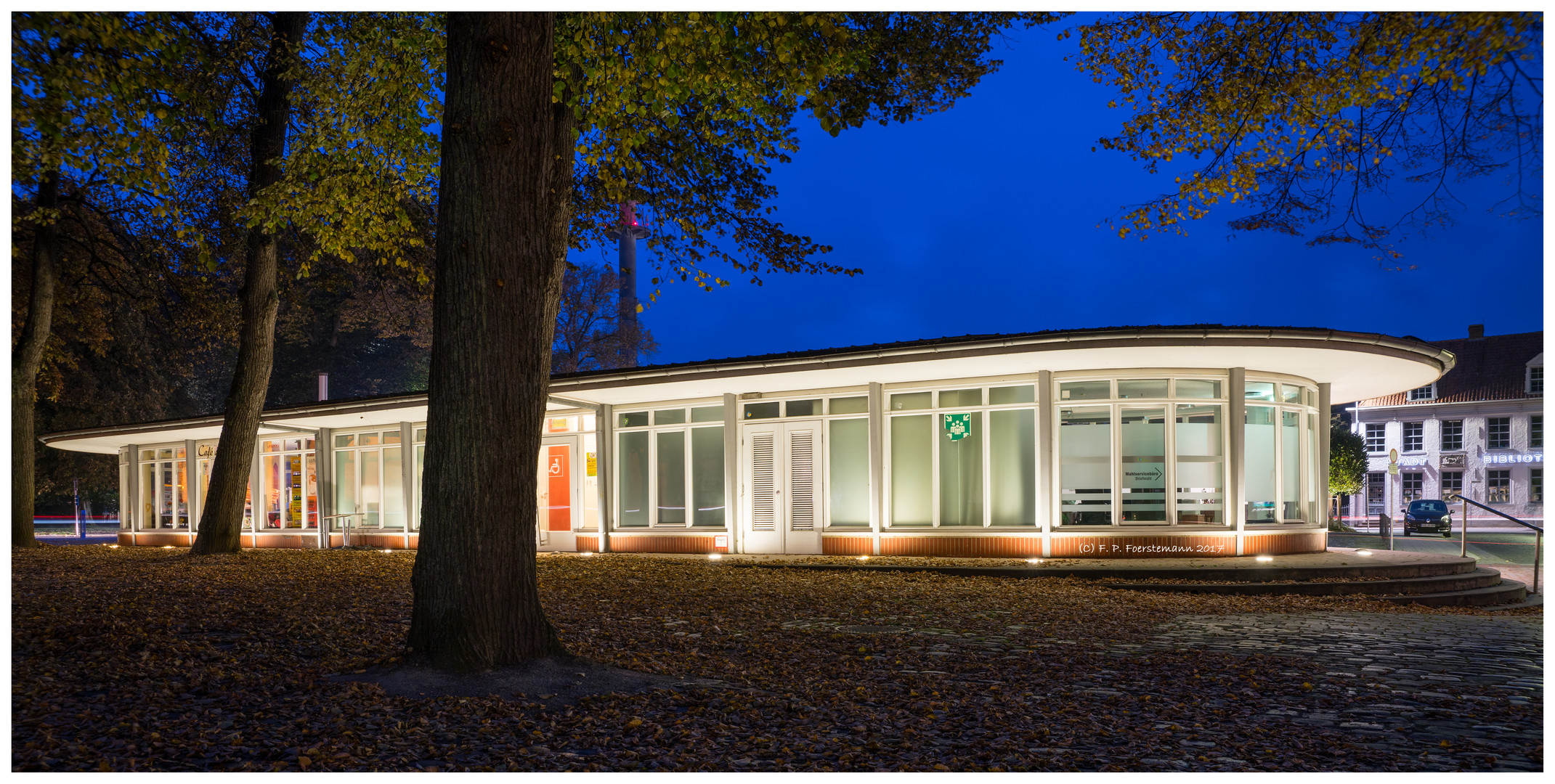 Marktpavillon in Norden zur blauen Stunde