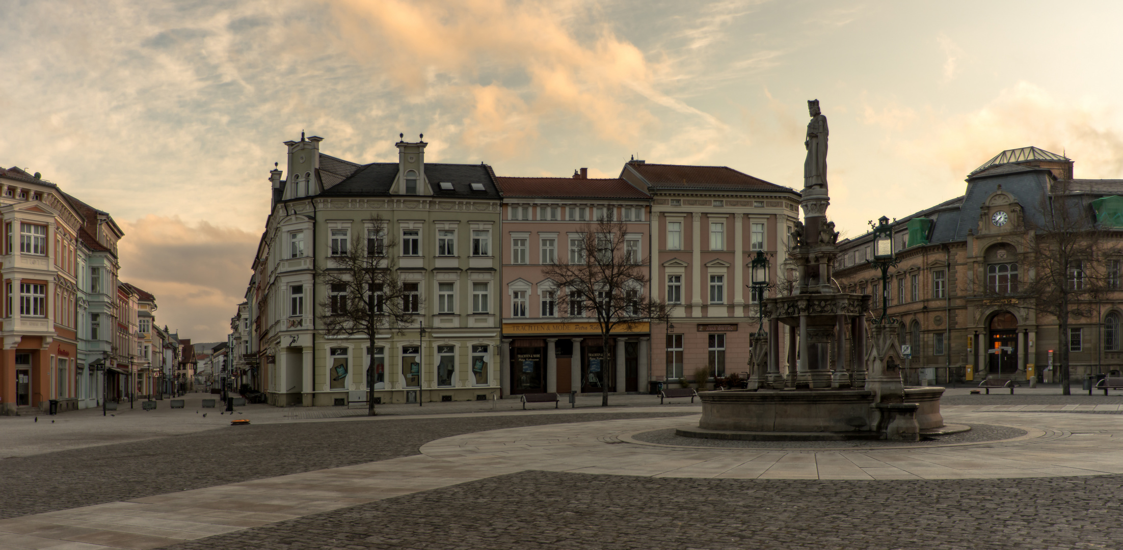 ***      marktplatz ........       ***