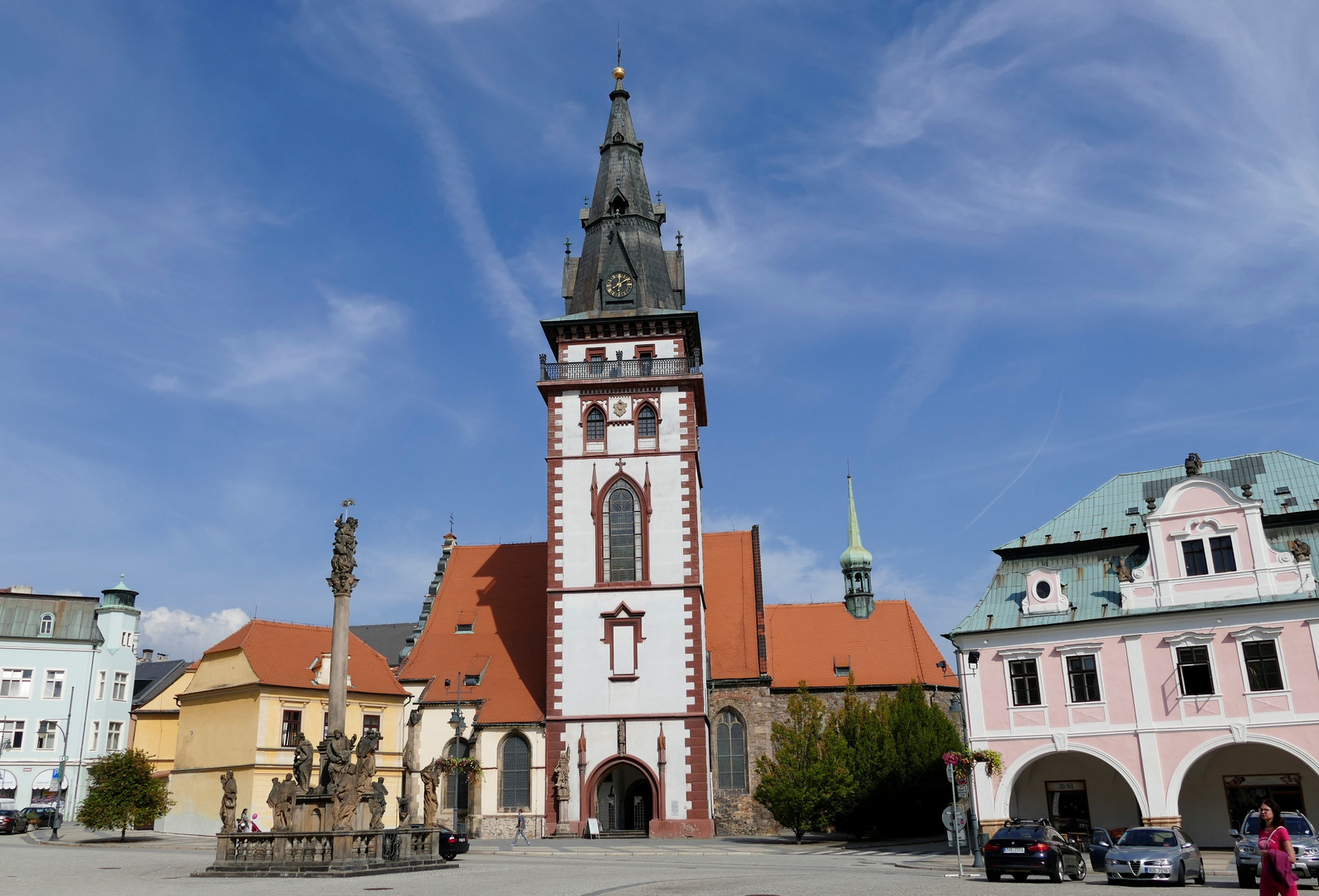 _Marktplatz in Chomutov mit Katharinenkirche