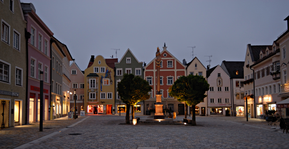 Marktplatz in der Dämmerung