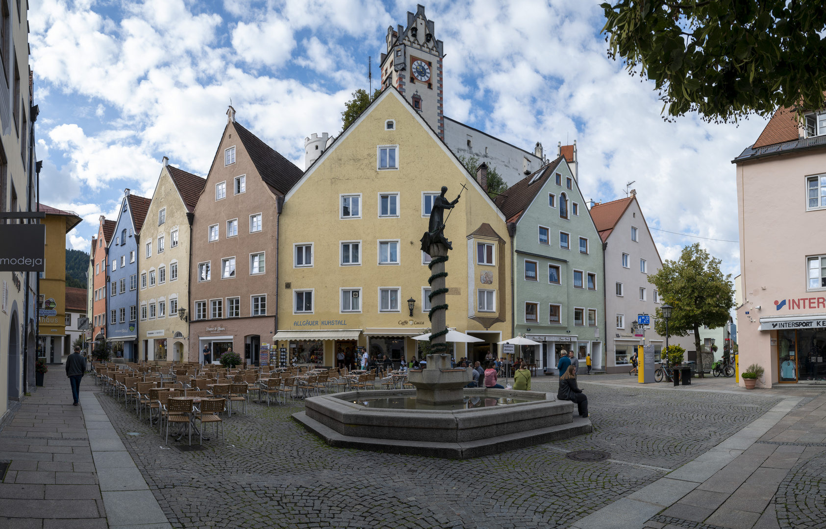 Marktplatz in Füssen, morgens früh