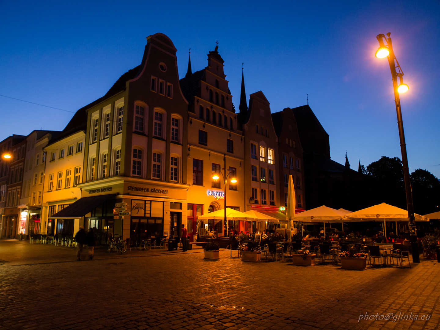 Marktplatz in Rostock beleuchtet