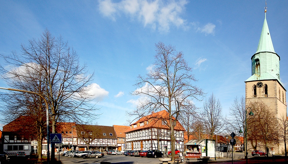 Marktplatz & Kirchturm....
