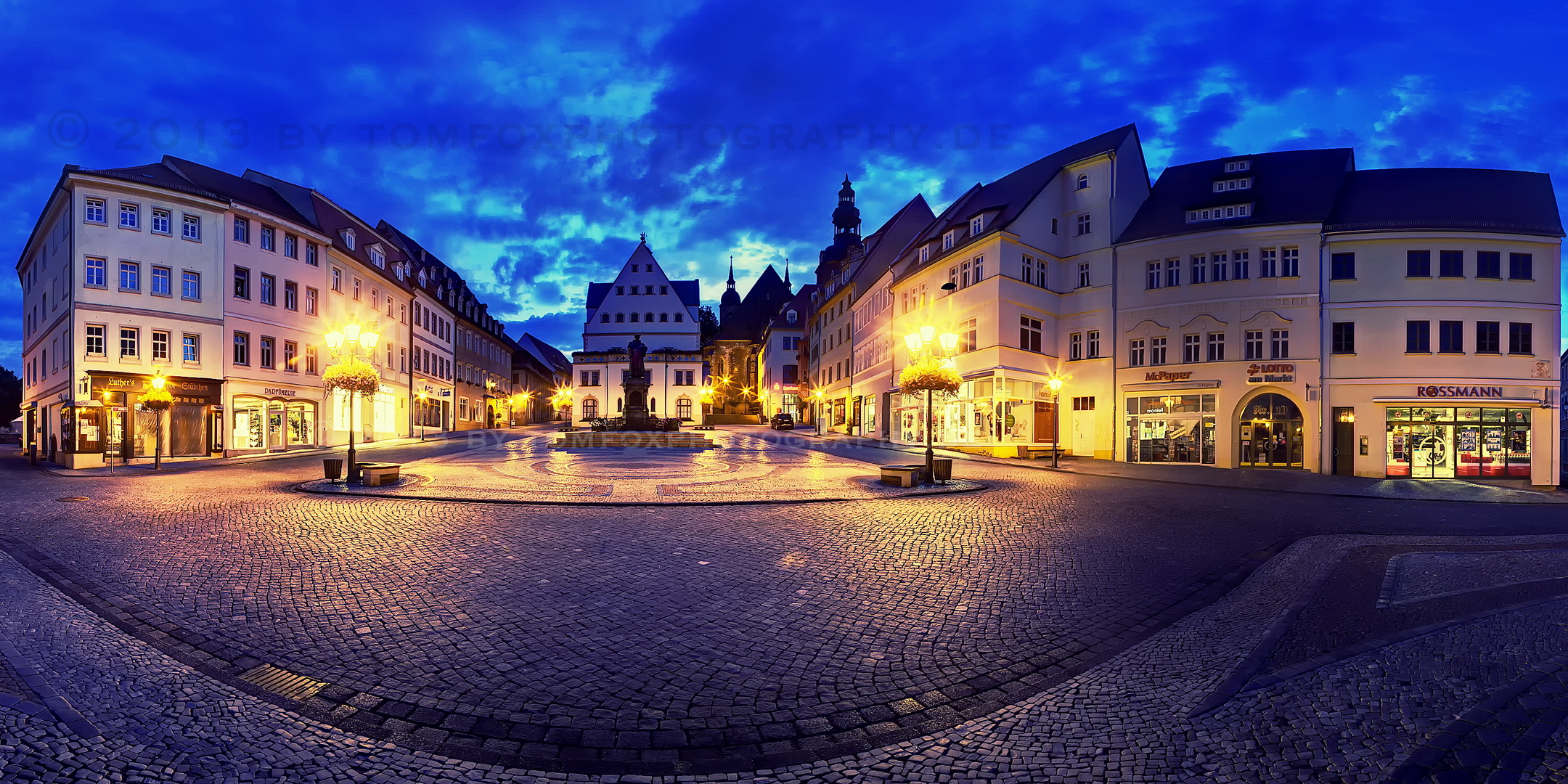 Marktplatz Lutherstadt Eisleben zur blauen Stunde