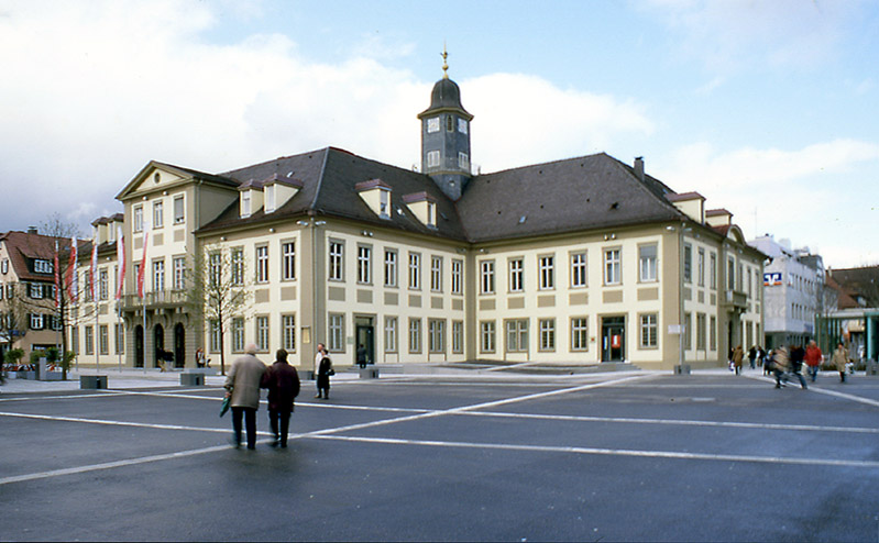 Marktplatz mit Rathaus in Göppingen