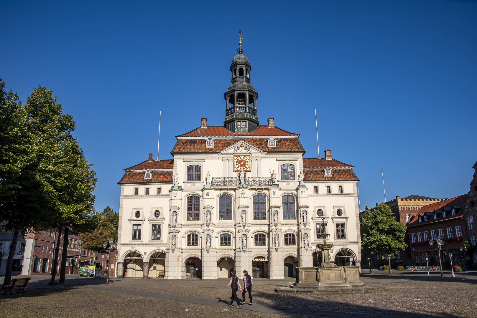 Marktplatz mit Rathaus in Lüneburg