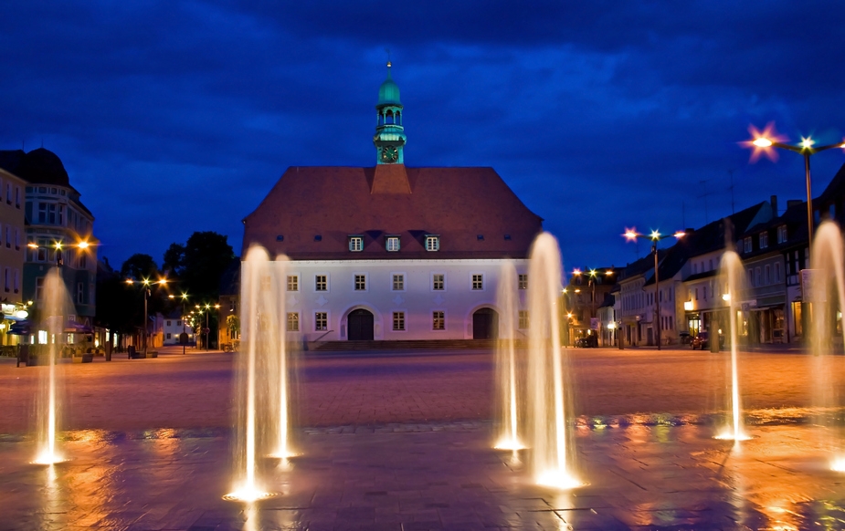 Marktplatz mit Wasserspiel in Finsterwalde