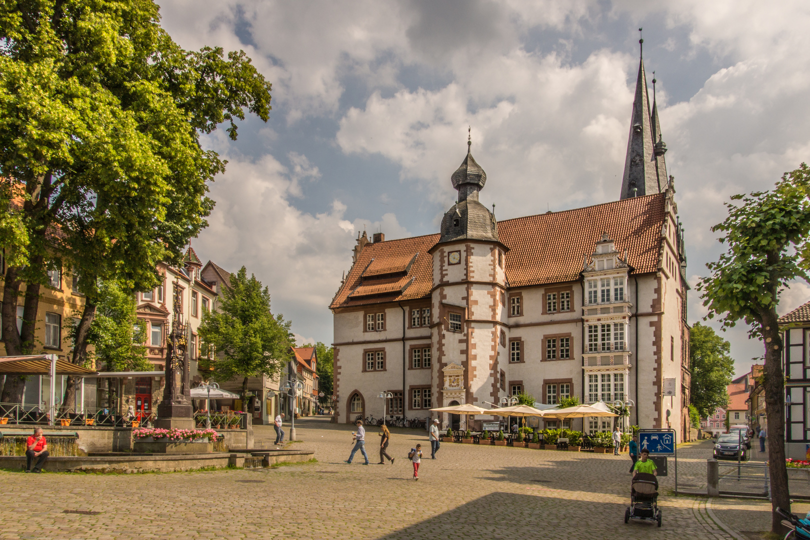 Marktplatz und Rathaus in Alfeld/Nds.