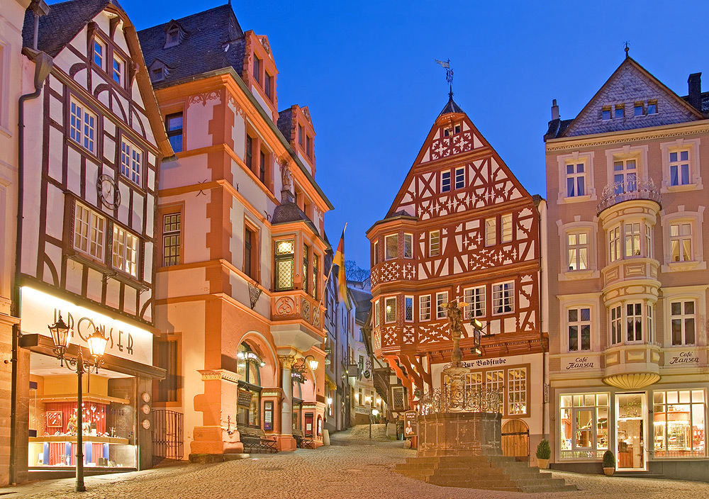 Marktplatz zur Blauen Stunde