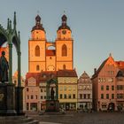 Marktplatz zur goldenen Stunde