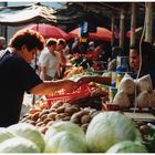 Marktplatzszene in Arad (Rumänien)