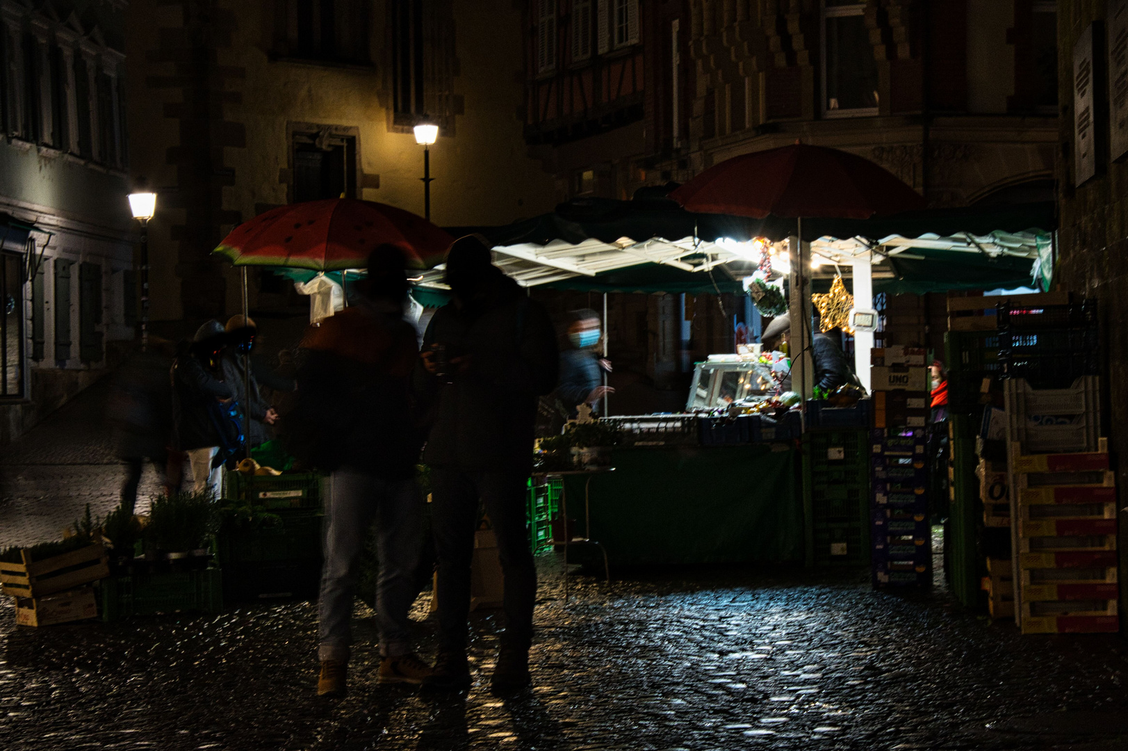 Marktstand am Abend