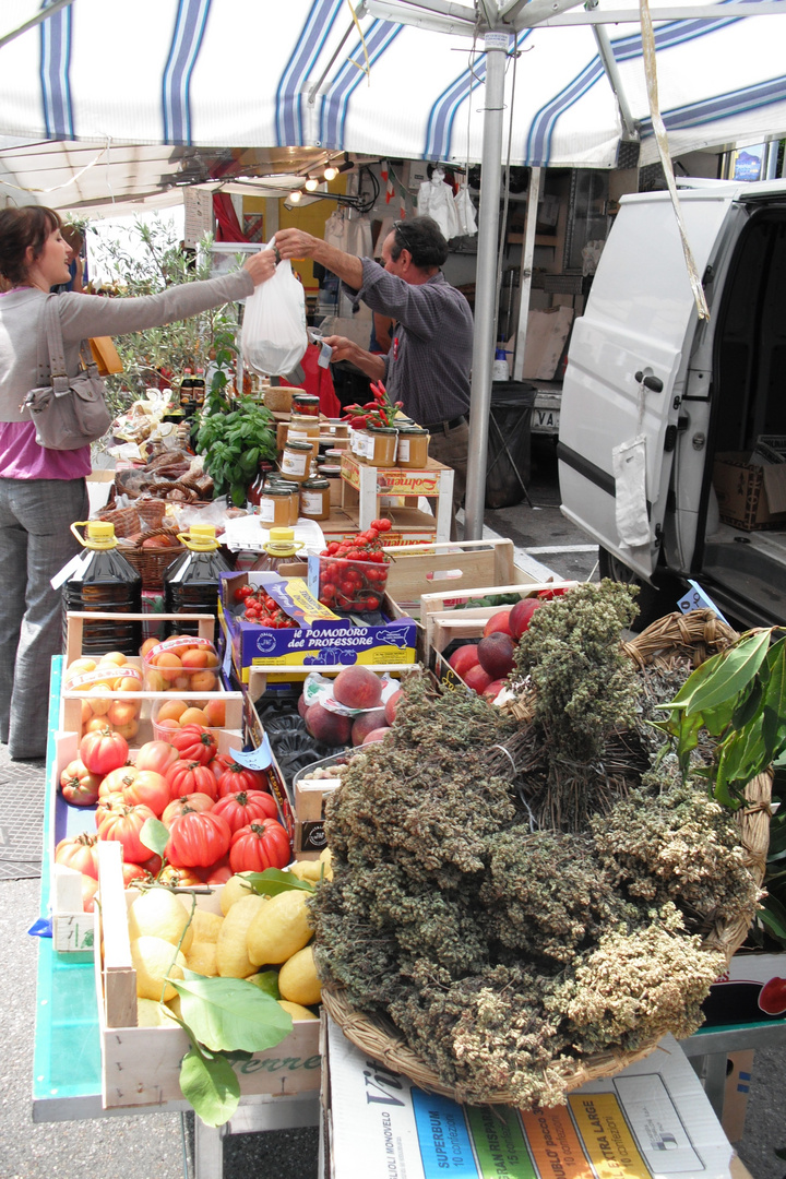 Marktstand in Luino