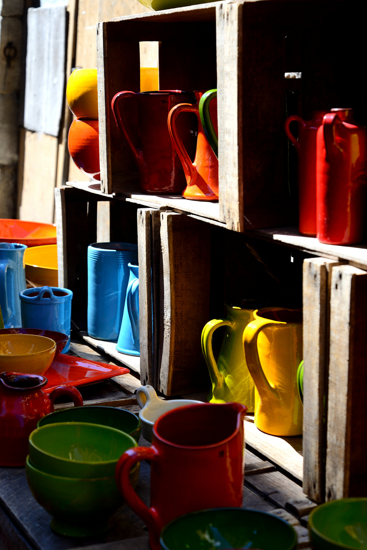 Marktstand mit Tonwaren in Vals-Les-Bains