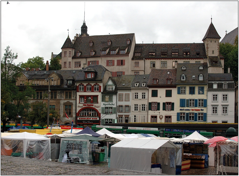 ... Markttag im Regen ...