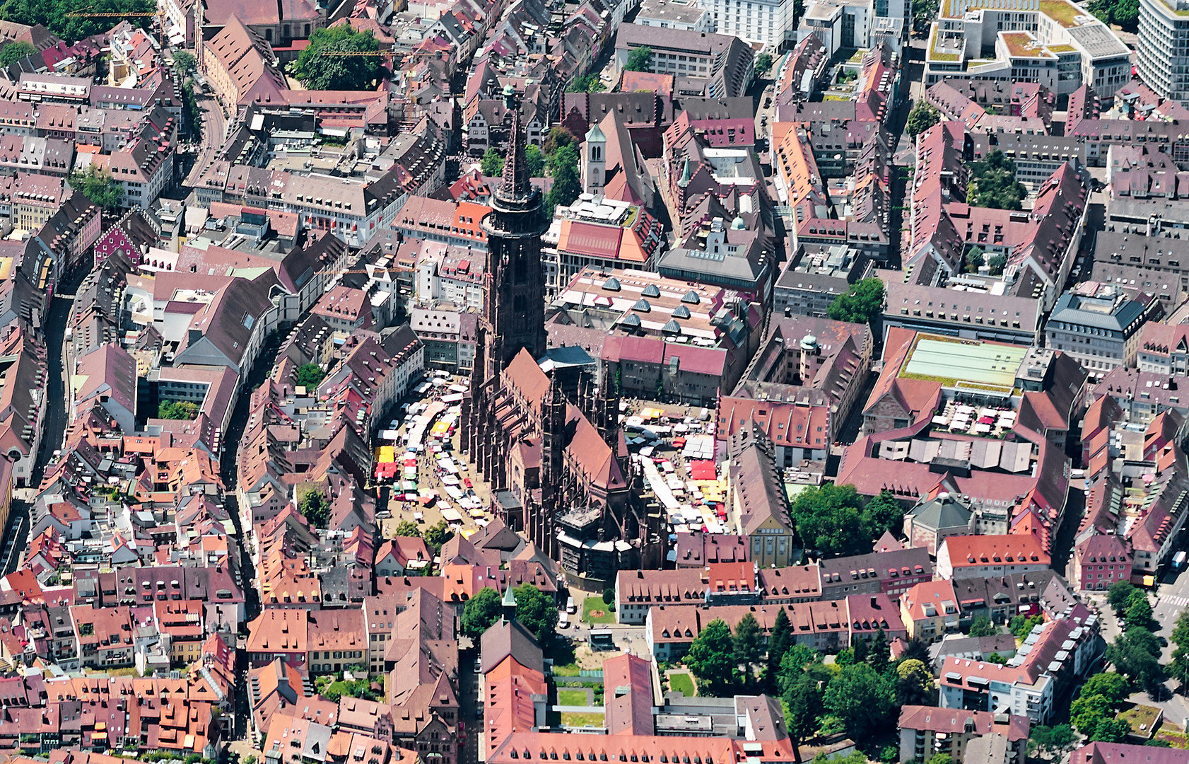 Markttag in Freiburg am Münster 