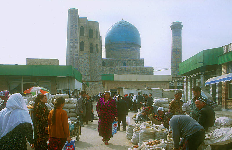 Markttag in Samarkand 4 von Karlheinz Lutzmann