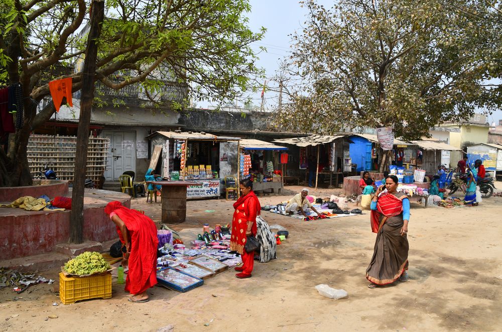 Markttreiben im Städtchen Jaleshwar im Terai