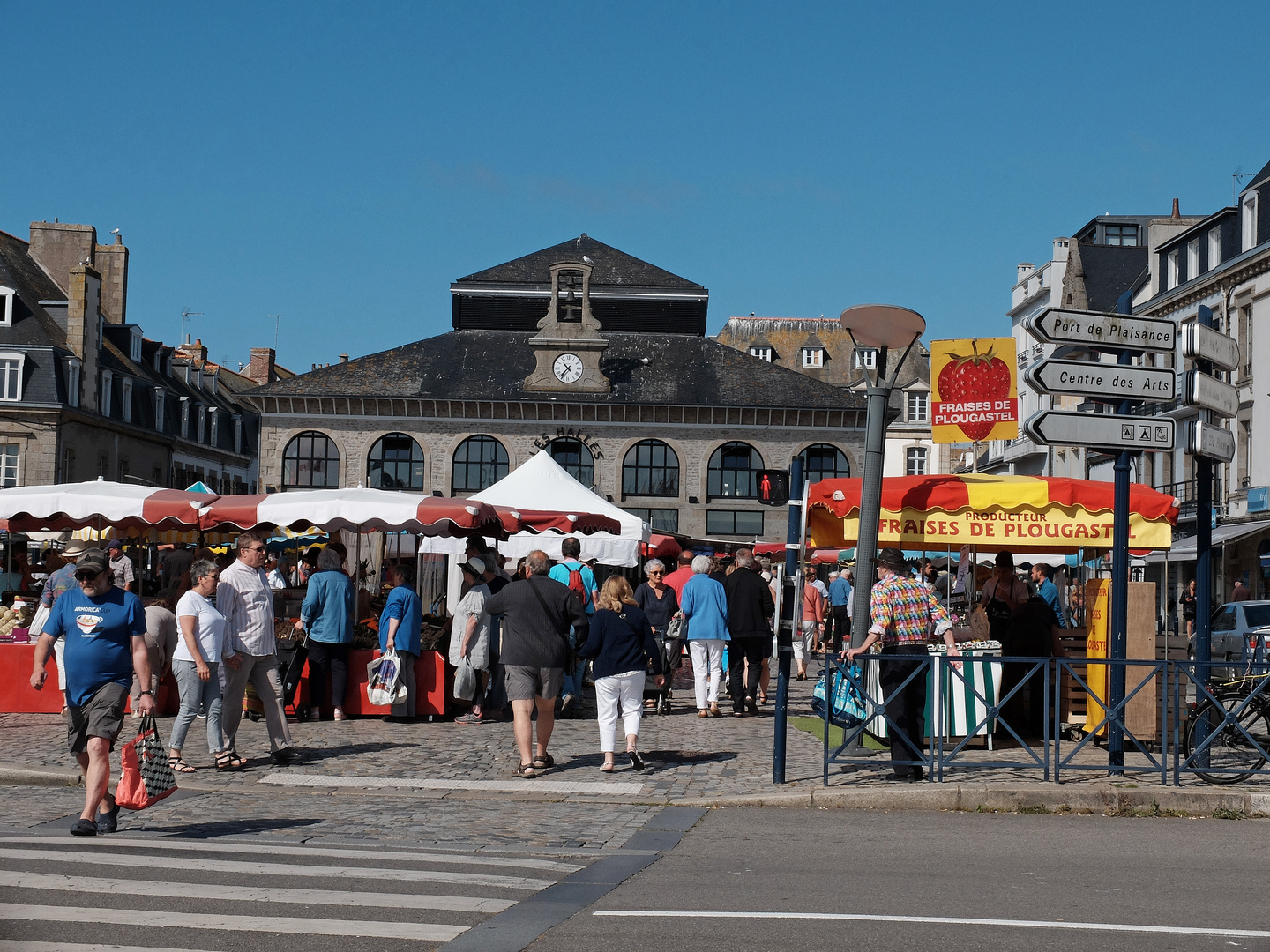 Markttreiben in Concarneau