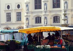 Markttreiben vor dem Lüneburger Rathaus