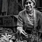 Marktverkäuferin in Indonesien