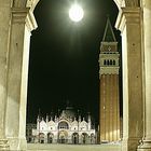 Markusplatz in Venedig, Italien nachts. Piazza San Marco, Venezia, Italy at night. 