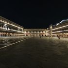 Markusplatz in Venezia bei Nacht