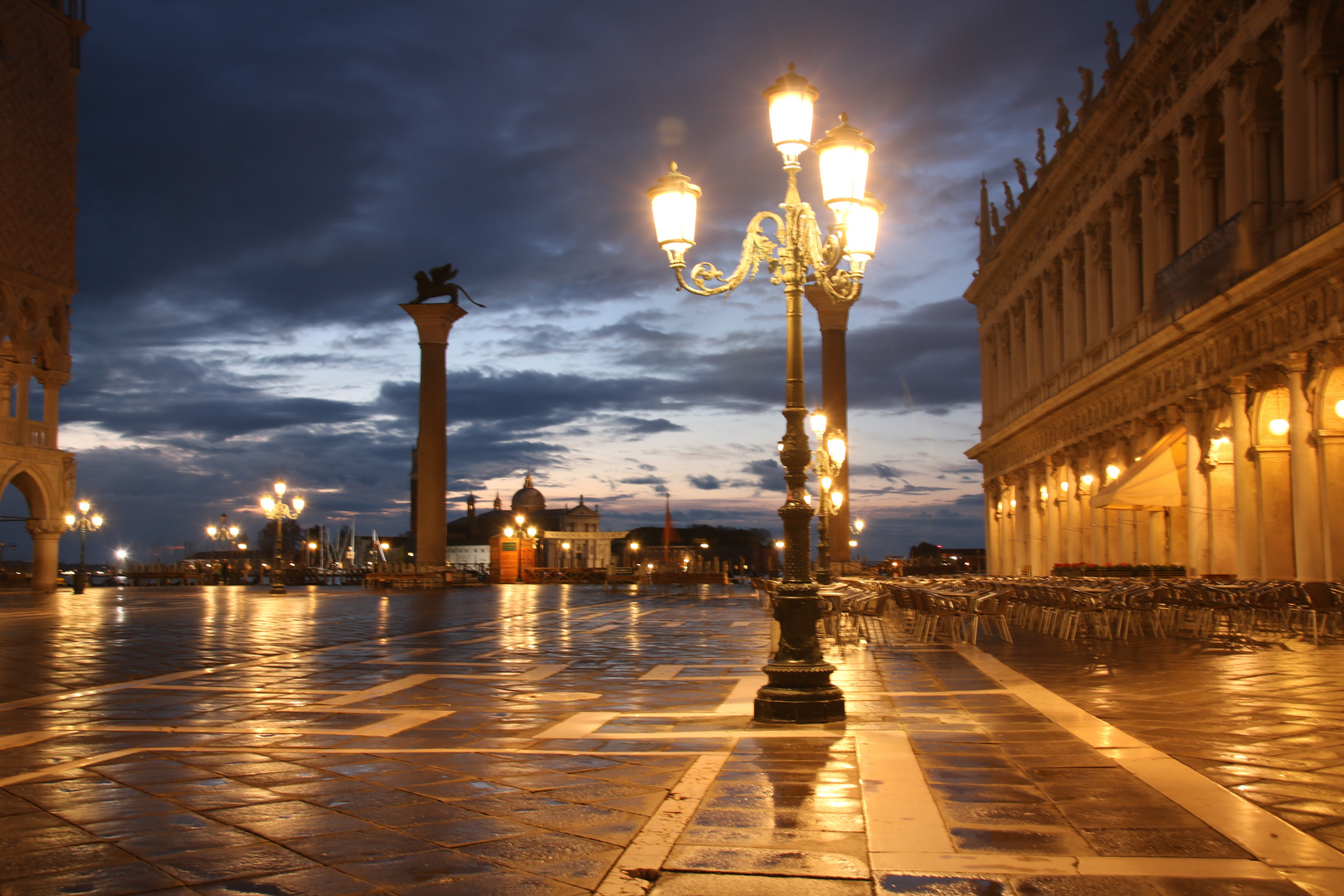 Markusplatz nach Regen