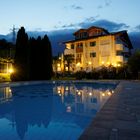 Marling Südtirol nahe bei Meran, Hotel Kristall, Abendstimmung am Hotel