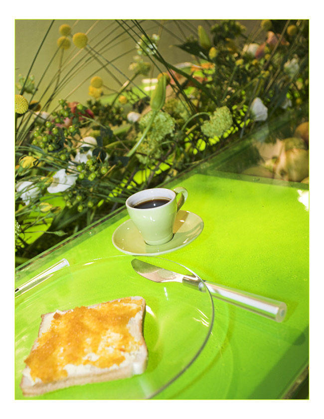 Marmelade, Brot und Blumen und ein Pöttchen Kaffee