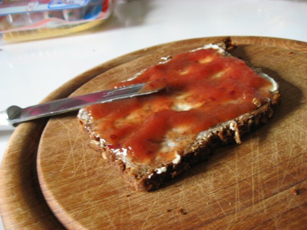 Marmeladebrot - abgelichtet von meiner Tochter (4 Jahre)