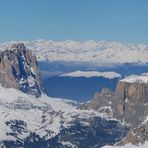 Marmolada - Vista su Sassolungo, Sella e Austria (nello sfondo) .