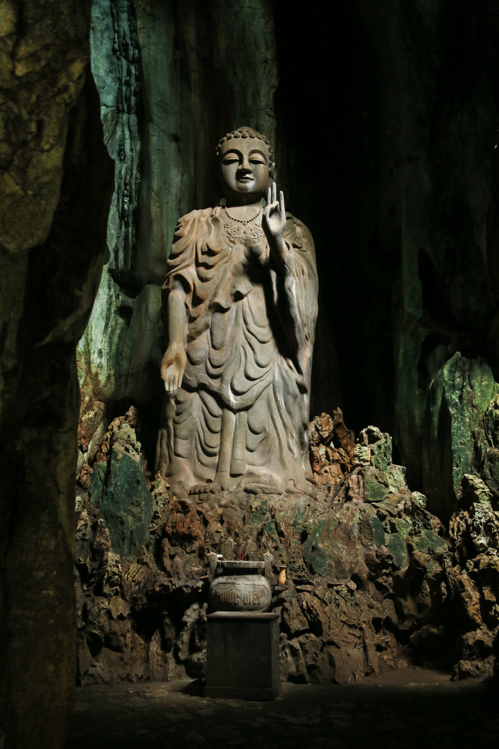 Marmorberge, Buddhastatue