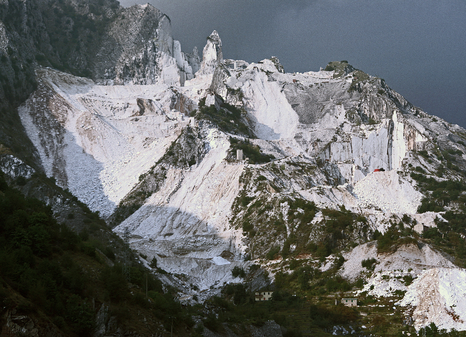 Marmorbrüche in Carrara . .