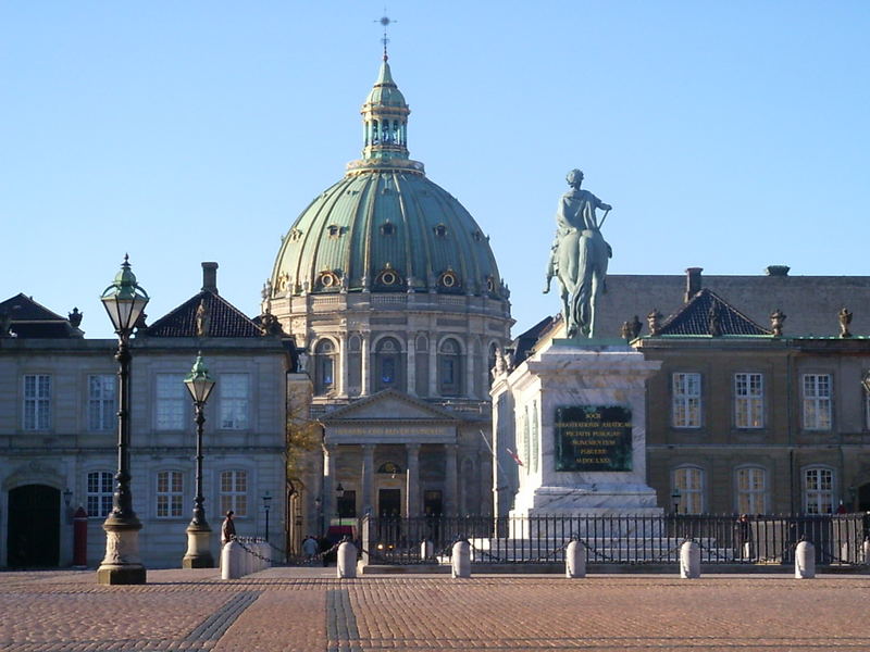 Marmorkirken - Amalienborg - Königsstatue