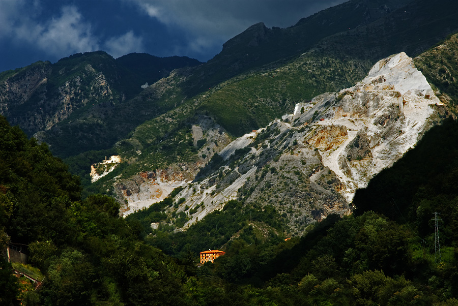 Marmorlandschaft hinter Carrara und um Colonnata