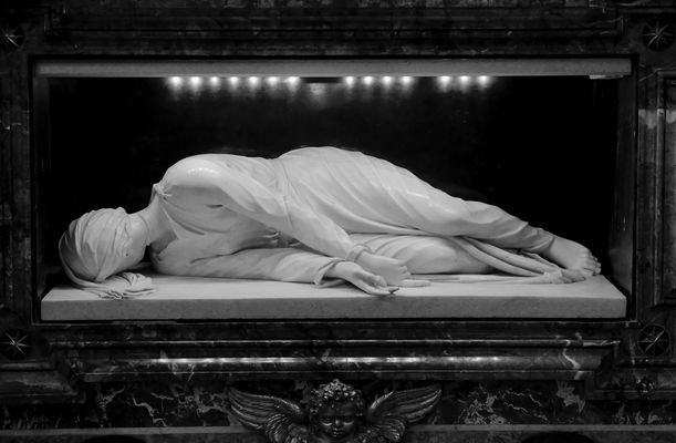 Marmorskulptur in der Kirche Santa Cecilia in Rom