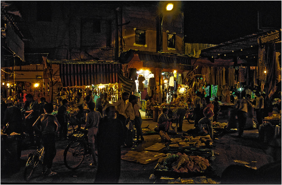 MAROC - MARRAKESCH - ABEND IM SOUK  (64 3)