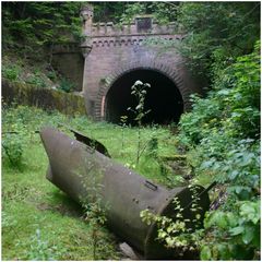 Marodes am Eisenbahntunnel