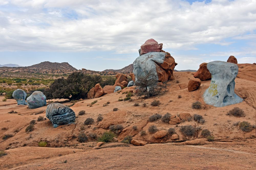 Marokko, die bemalten Felsen bei Tafraoute im Anti Atlas