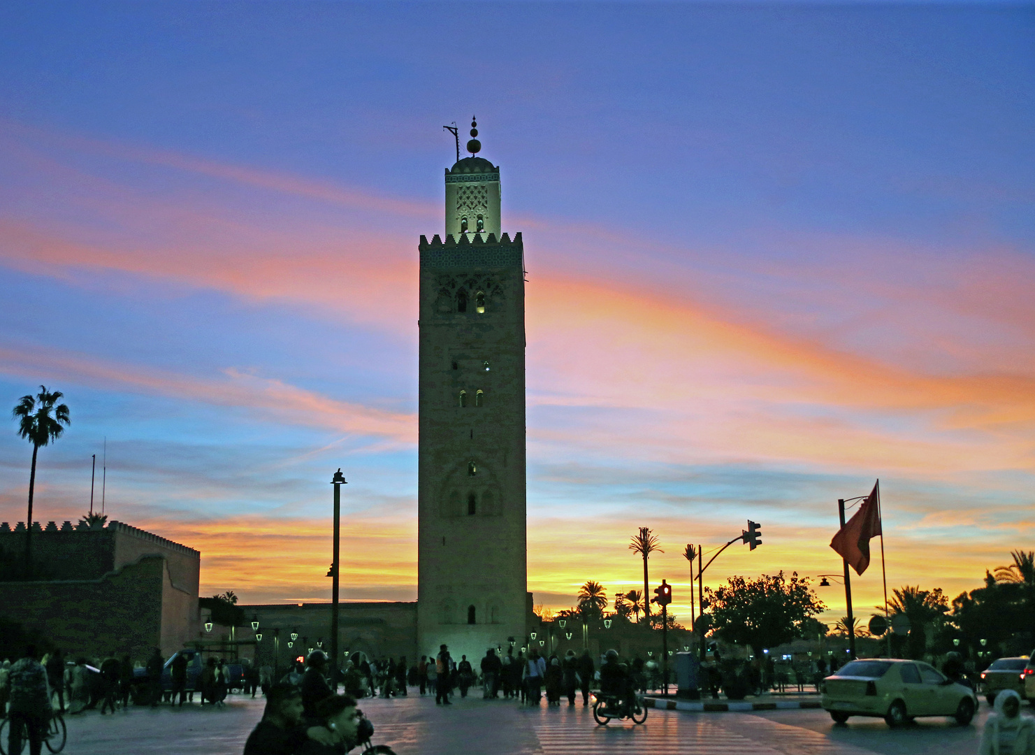 Marokko - Marrakesch - Minarett  ....