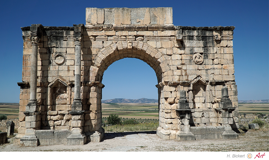 Marokko: Triumphbogen in Volubilis Bild 11