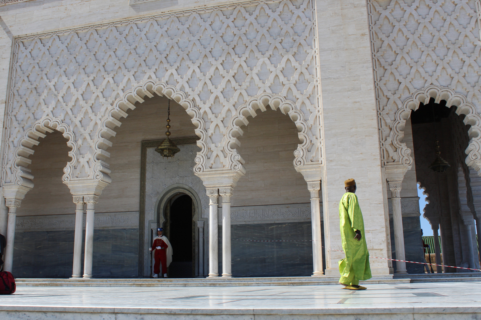 Marokko - vor dem Mausoleum Mohammed V. in Rabat