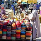 Marokko - *Welche Mütze?* (auf dem Markt von Marrakesch)